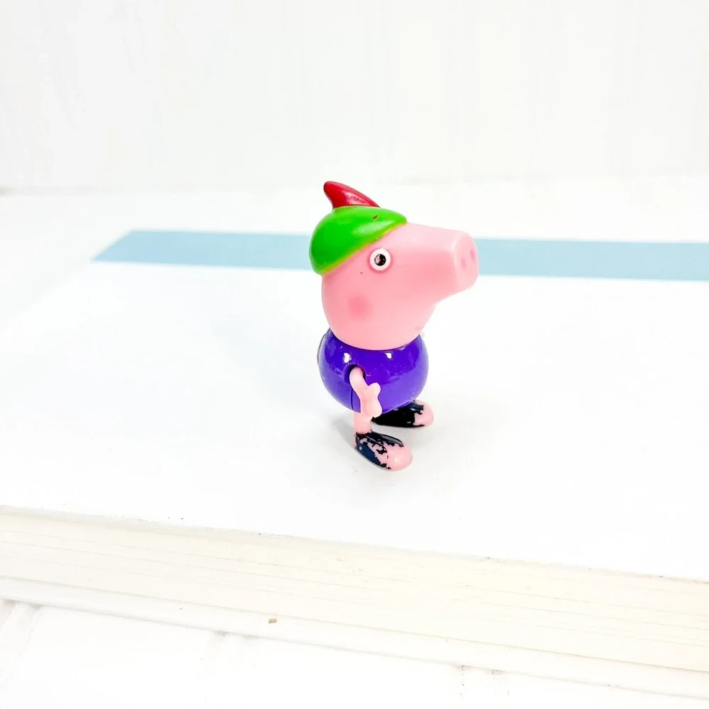 Peppa Pig Princess Peppa's Kingdom Sir George Pig Action Figurine w/ Green Beret - Picture 3 of 5